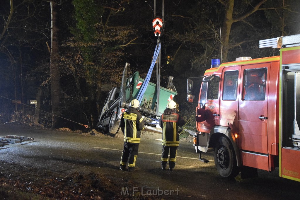 Container LKW umgestuerzt Koeln Brueck Bruecker- Dellbruecker Mauspfad P461.JPG - Miklos Laubert